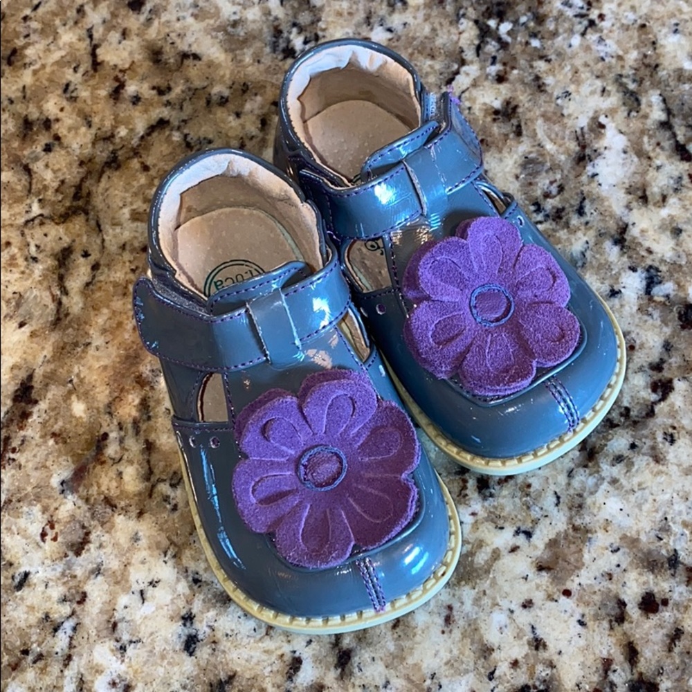 LIKE NEW GREY/PURPLE FLOWER SIZE 6 Toddler